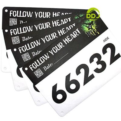 DDJOY Running Race Bibs Grote nummers en veiligheidspins inbegrepen voor marathonwedstrijden