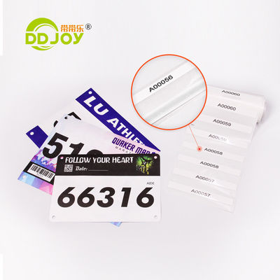 DDJOY Running Race Bibs Grote nummers en veiligheidspins inbegrepen voor marathonwedstrijden