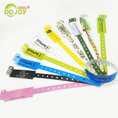 Eenmalige ID-armbanden Waterdicht en gepersonaliseerd plastic oplossing voor evenementen