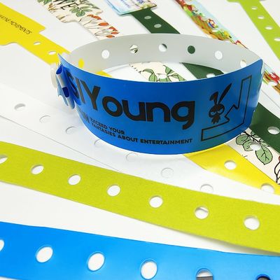 Eenmalige ID-armbanden Waterdicht en gepersonaliseerd plastic oplossing voor evenementen