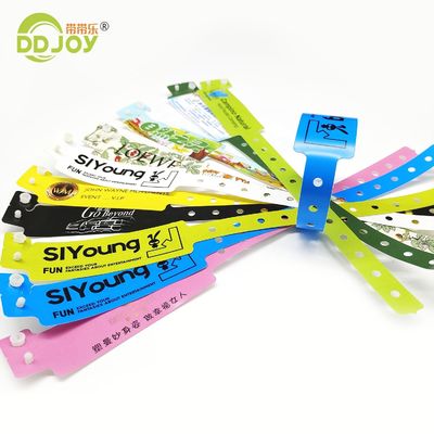 Eenmalige ID-armbanden Waterdicht en gepersonaliseerd plastic oplossing voor evenementen