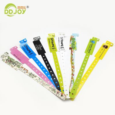 Eenmalige ID-armbanden Waterdicht en gepersonaliseerd plastic oplossing voor evenementen