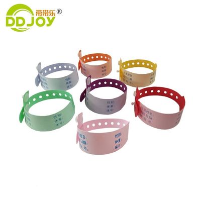 Nieuwgeboren baby zachte polsband met RFID NFC chip en aangepast logo in blauw PVC materiaal
