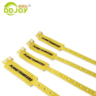 Wegwerpevenement Feestfeest Zachte vinyl Comfortabele milieuvriendelijke PVC polsband