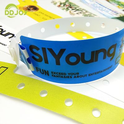 Duurzame, op maat gemaakte eenmalige plastic wristbanden voor individuele en andere kopers