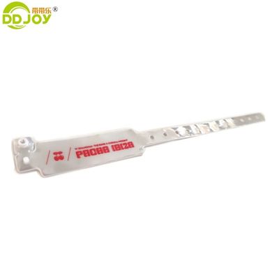 Gebeurtenissen Party BANGLES Neon kleur Custom Lock ID Plastic vinyl polsbanden in brede vorm