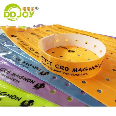 Blauw reflecterend polsband Plastic Vinyl Id Polsband Printing Met Custom Logo Verscheping UPS DHL EMS Fedex TNT