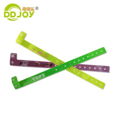 Blauw reflecterend polsband Plastic Vinyl Id Polsband Printing Met Custom Logo Verscheping UPS DHL EMS Fedex TNT