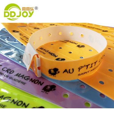 Gepersonaliseerde Vinyl Armbanden voor festivals en bijeenkomsten Versending naar elk land via Express