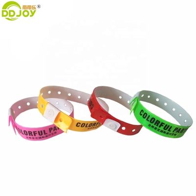 Andere stijl concertkaartje vinyl pvc polsband plastic armband voor hotelklant logo
