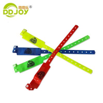 Identificatie Plastic Vinyl Armbanden Custom Lock Neon Kleur voor Evenementen Partijen