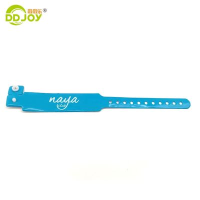 Duidelijke identificatie PVC-knoppenarmbanden eenmalig en aangepast ontwerp voor hotels