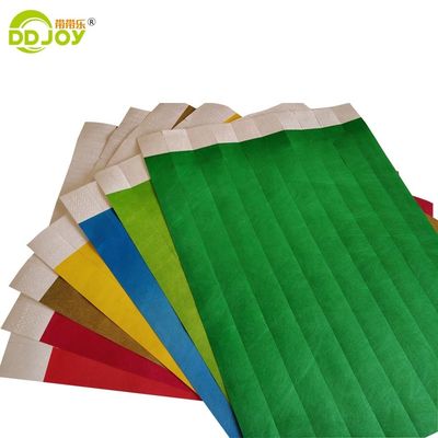 Gewone Tyvek polsbanden in oranje 100 stuks voor Event Party Supplies Logo OEM Customized