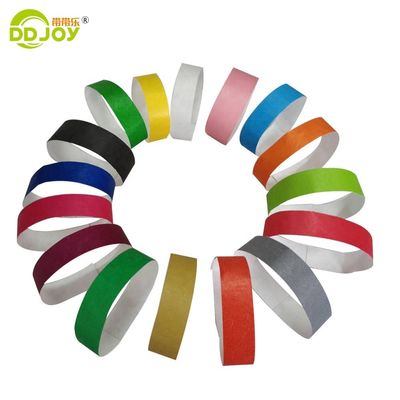 Gewone Tyvek polsbanden in oranje 100 stuks voor Event Party Supplies Logo OEM Customized