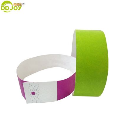 Gewone Tyvek polsbanden in oranje 100 stuks voor Event Party Supplies Logo OEM Customized