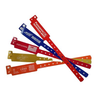 Persoonlijke eenmalige plastic polsbandjes voor VIP-clubtoegang ID-armbanden Auto plastic slot
