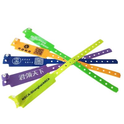 Custom Events PVC Neon Kleur Armbanden Geschenken Eén Af Plastic Festival Vinyl Armband