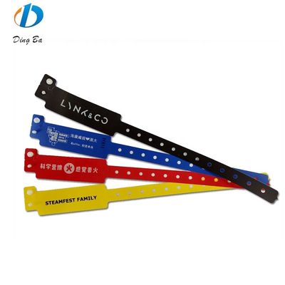 Persoonlijke eenmalige plastic polsbandjes voor VIP-clubtoegang ID-armbanden Auto plastic slot