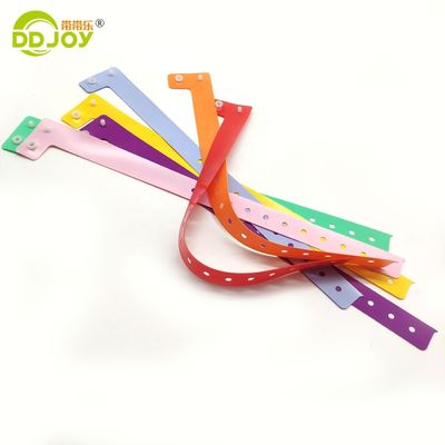 Custom logo PVC L-vorm verstelbare plastic armband voor evenement festival romantische stijl