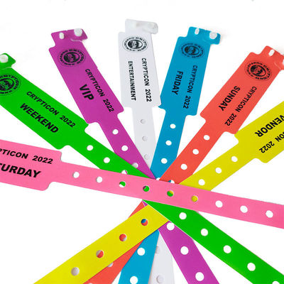ISO9001 gecertificeerd Custom CMYK Digitaal Printen Waterdicht Plastic Armband voor Hotel