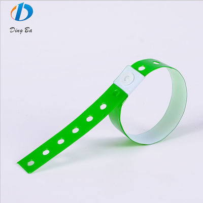 Andere vorm zacht verstelbaar PVC/Vinyl Plastic inlooparmband voor evenementen en feesten