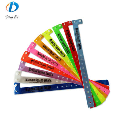 Andere vorm zacht verstelbaar PVC/Vinyl Plastic inlooparmband voor evenementen en feesten
