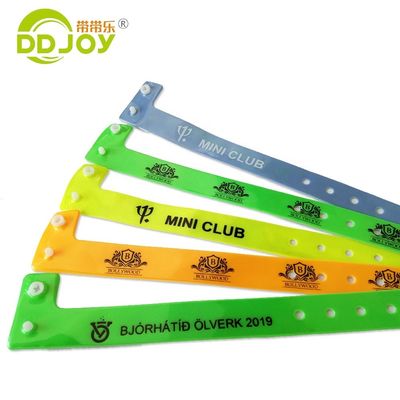 Fluorescerende film PVC-materiaal L-vormige polsband voor evenementen 250 * 16mm Verstelbare grootte