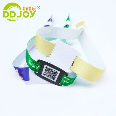 Gepersonaliseerde gele RFID-bandarmbanden voor comfortabele festivalevenementen