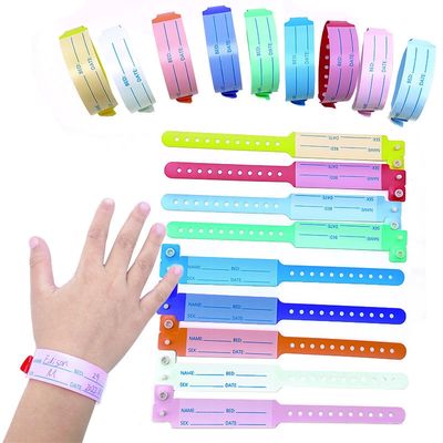 Zwakke plastic ID-armbanden voor kinderen Custom vinyl eenmalige armband bij amusements