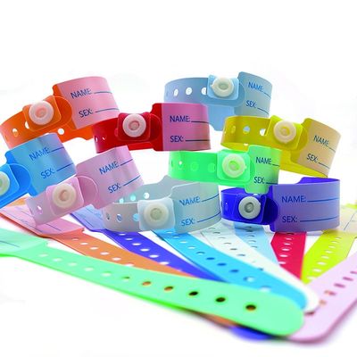 Zwakke plastic ID-armbanden voor kinderen Custom vinyl eenmalige armband bij amusements