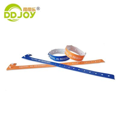 Custom QR-code PVC-armband voor evenementen Identificeer plastic vinyl polsbandjes