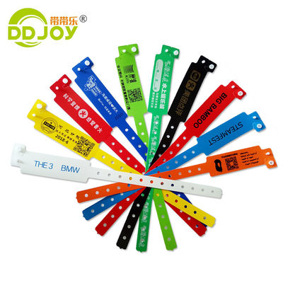 DDJOY One-Time Custom PE Plastic Armbanden voor Evenementen Logo Grootte 65*20mm