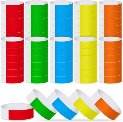Op maat gemaakte Tyvek-armbanden voor eenmalig gebruik met afgedrukte RFID-stickerlabels