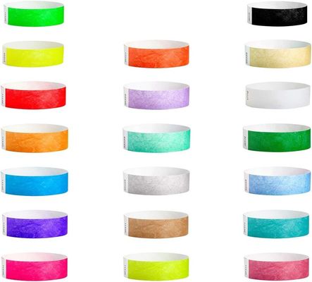 Op maat gemaakte Tyvek-armbanden voor eenmalig gebruik met afgedrukte RFID-stickerlabels