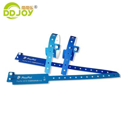 DDJOY One-Time Custom PE Plastic Armbanden voor Evenementen Logo Grootte 65*20mm