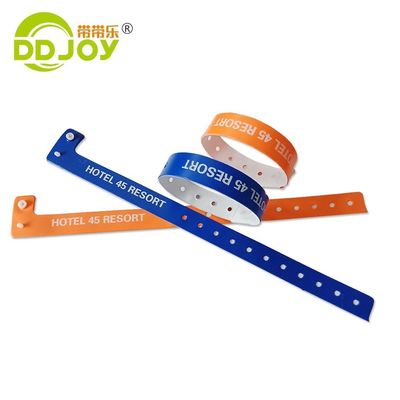 250*25 mm wegwerp-pvc-identificatiearmbanden met en aanpasbaar ontwerp