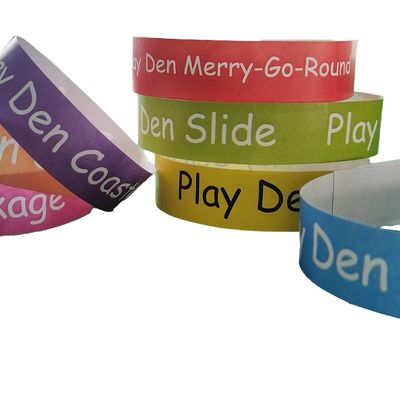 Gebruik Scenario's Evenementen Festival Custom Eenmalige Tyvek Armband voor feestdag decoratie