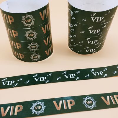 Groene eenmalige Tyvek-armbanden voor clubfestival Custom wegwerppapieren armbanden