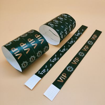 Groene eenmalige Tyvek-armbanden voor clubfestival Custom wegwerppapieren armbanden