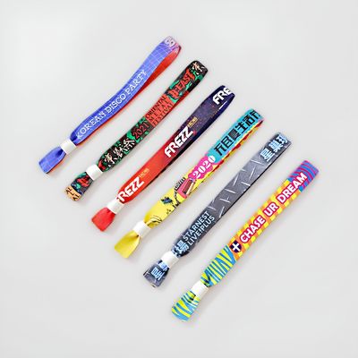 Partij- en festivalarmbanden in mode blauwe satine stof met aangepast logo