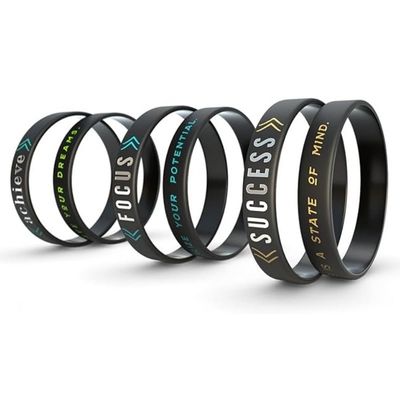 Silk Screen Printing Custom Logo Rubber Armband voor evenementen en feesten cadeautjes