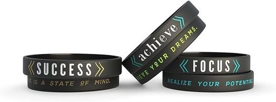 Silk Screen Printing Custom Logo Rubber Armband voor evenementen en feesten cadeautjes
