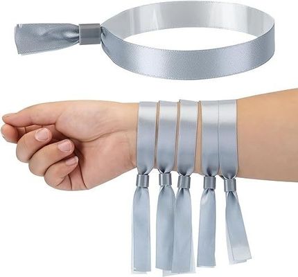Custom Logo Text Printing Satin Stoffen Armbanden voor Event Festival Party One Time