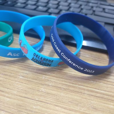 Sport evenementen Silicium materiaal polsband Custom GlOW rubber armbanden voor festivals