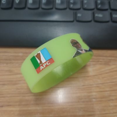 Sport evenementen Silicium materiaal polsband Custom GlOW rubber armbanden voor festivals