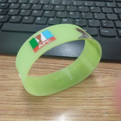 Sport evenementen Silicium materiaal polsband Custom GlOW rubber armbanden voor festivals