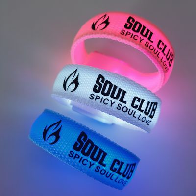 255.16*20mm Custom Printing LED Wristband voor feesten en evenementen Glowing in the Dark