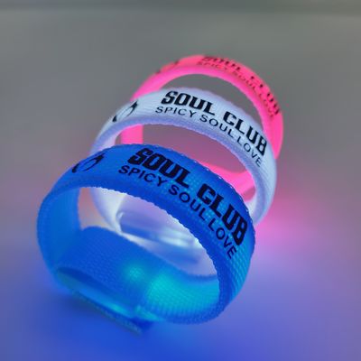 255.16*20mm Custom Printing LED Wristband voor feesten en evenementen Glowing in the Dark