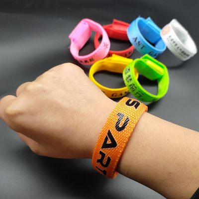 Custom Silk Screen Offset Printing Nylon LED Armband voor nachtelijk hardlopen Glow in Dark Armband