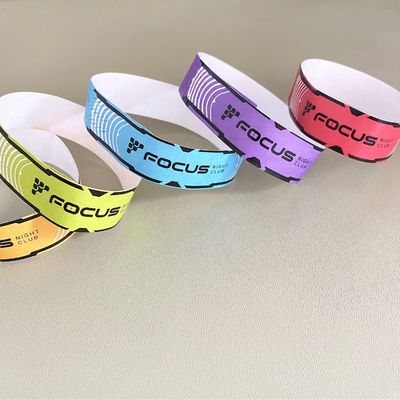 Custom Logo Printed Armband Waterdicht Papier Tyvek Armbanden Sterk kleefsluiting